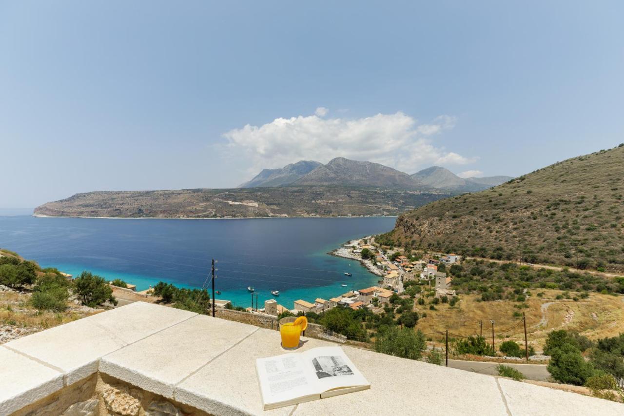 Trapela Limeni Luxury Suites Екстер'єр фото