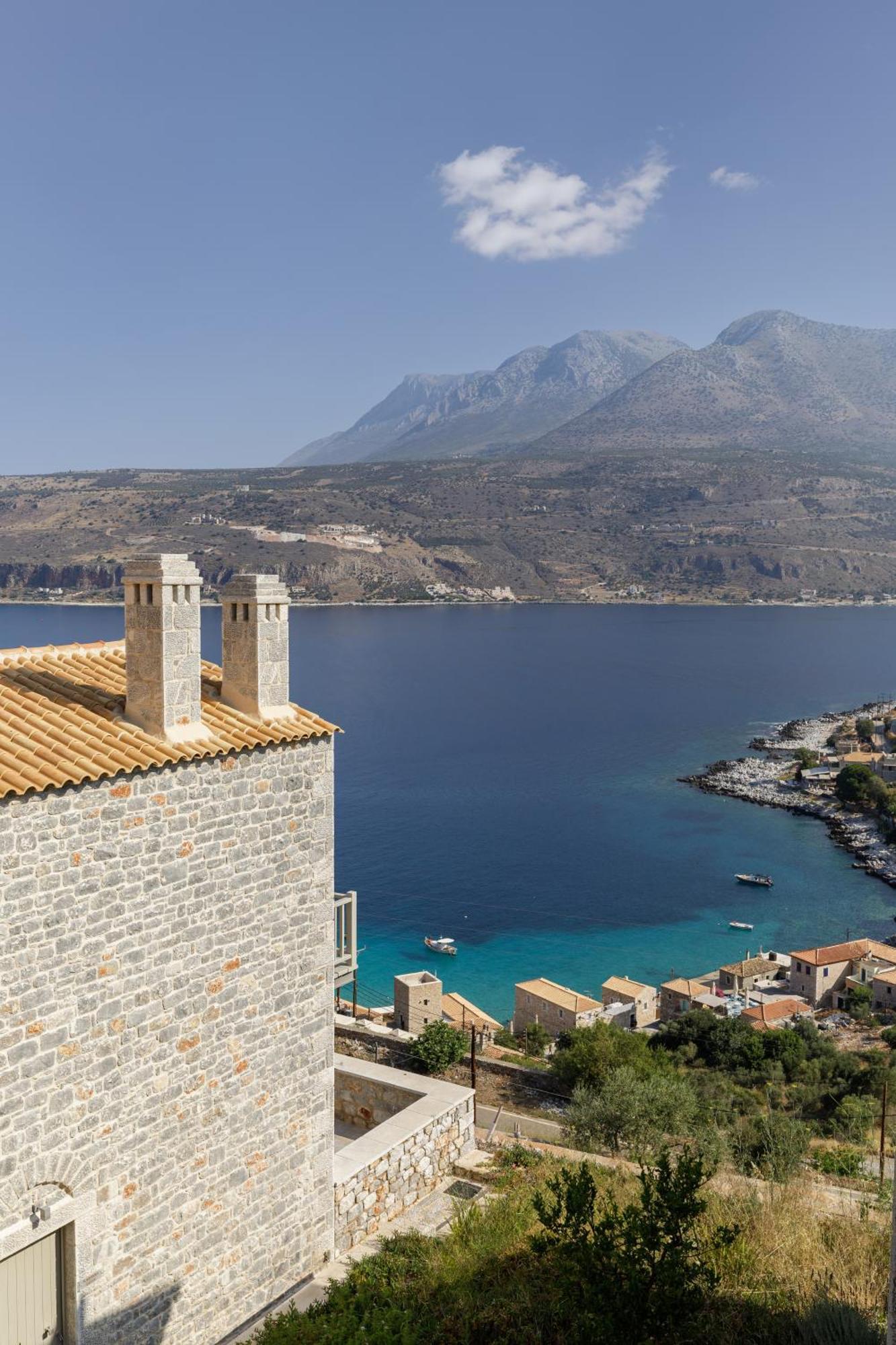 Trapela Limeni Luxury Suites Екстер'єр фото