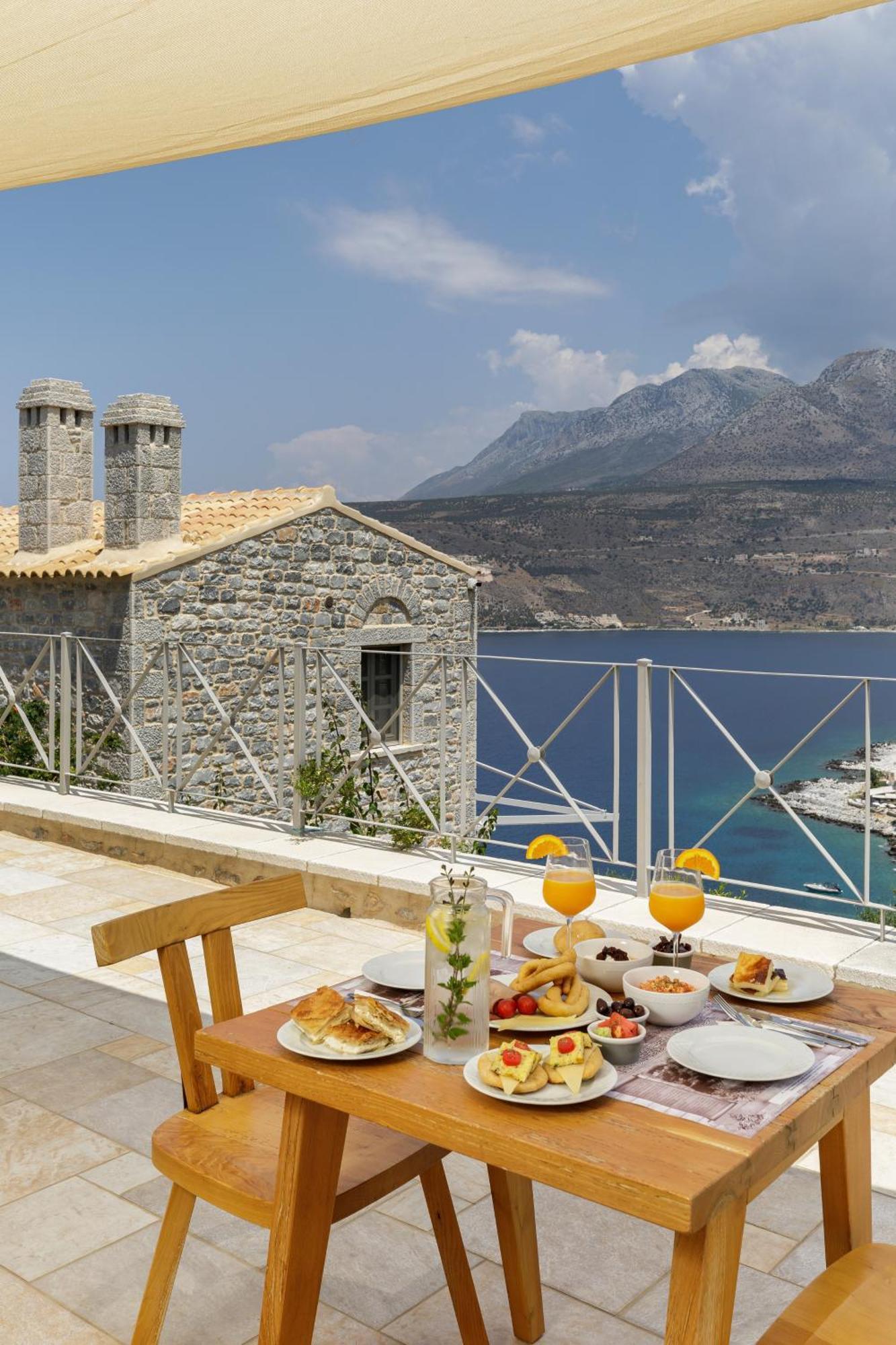 Trapela Limeni Luxury Suites Екстер'єр фото