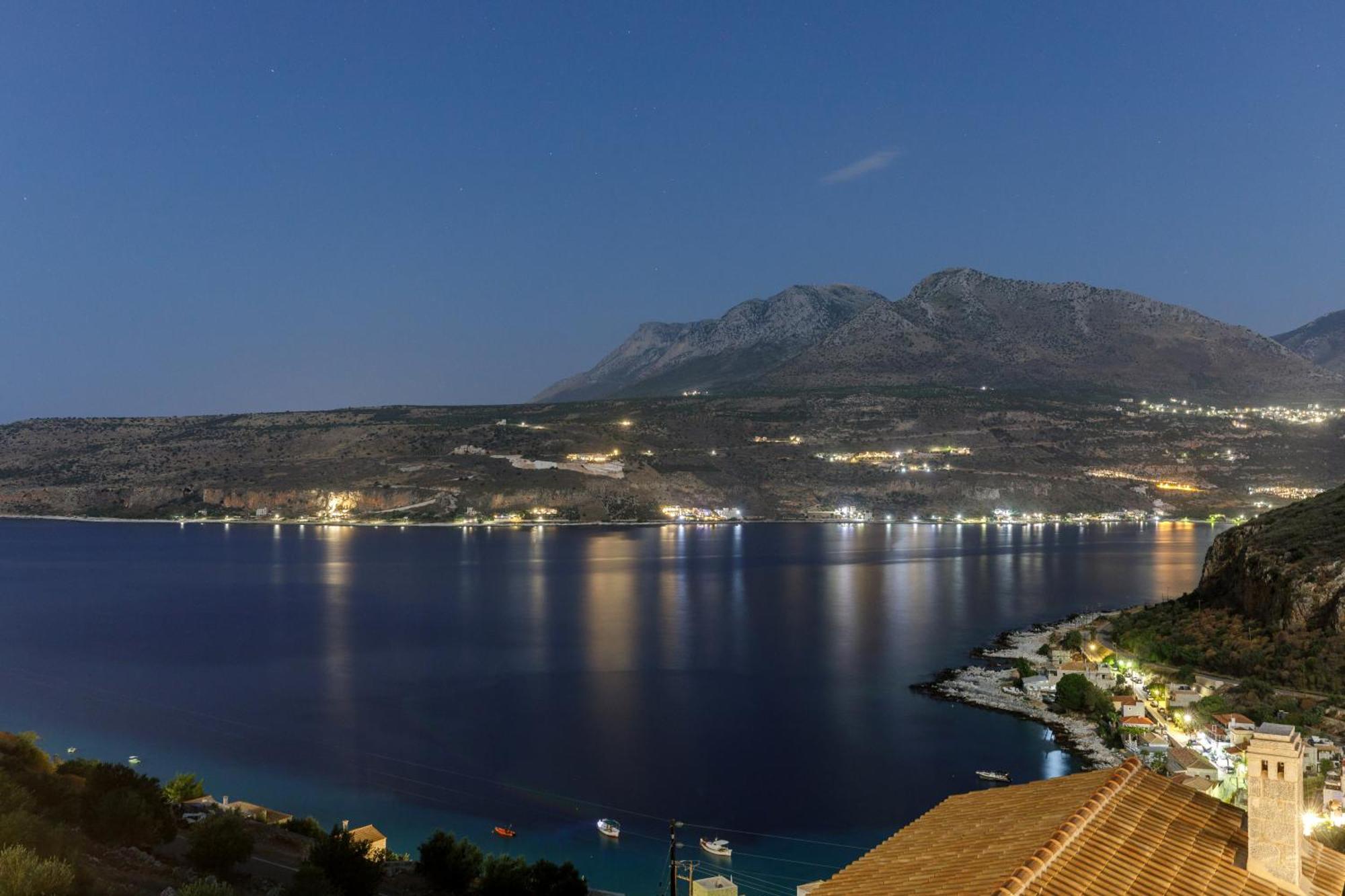 Trapela Limeni Luxury Suites Екстер'єр фото