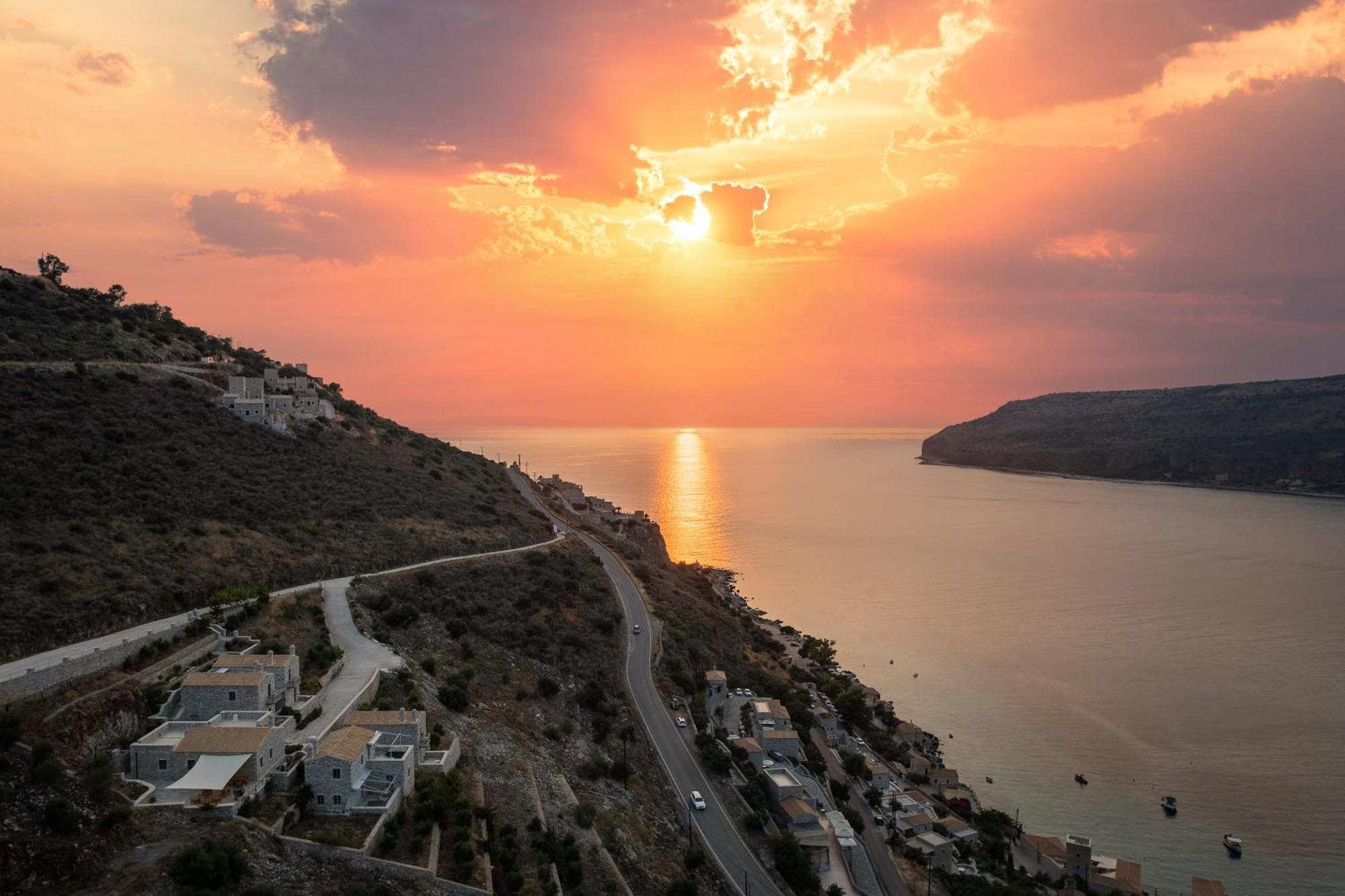 Trapela Limeni Luxury Suites Екстер'єр фото